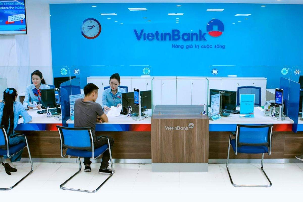 Đến trực tiếp chi nhánh giao dịch của VietinBank để nhờ tra lại thông tin đăng nhập Banking