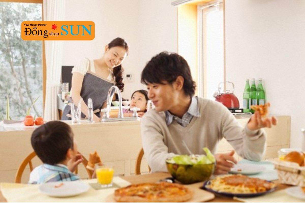 Xây dựng thói quen chi tiêu tiết kiệm cho gia đình 4 người trong gia đình