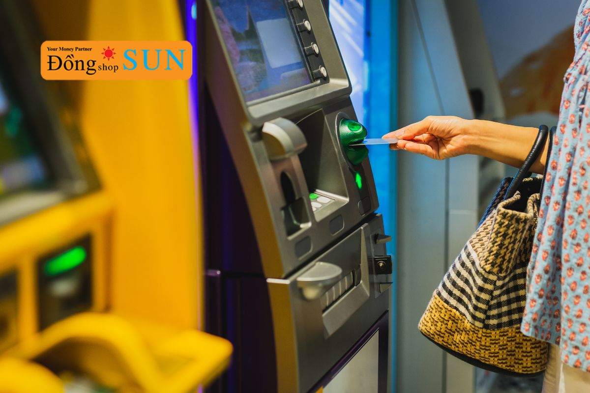 Lãi suất và hạn mức rút tiền thẻ tín dụng Sacombank mới nhất 2025