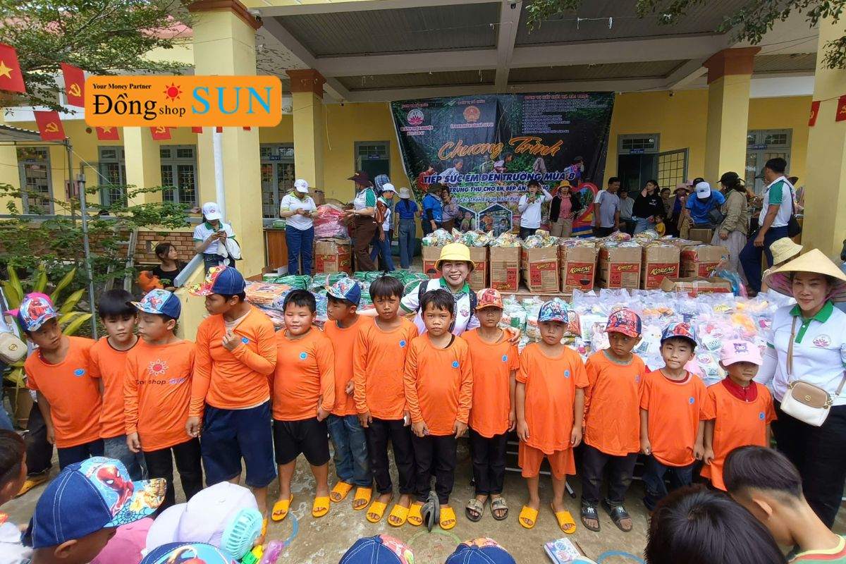Dong Shop Sun đồng hành cùng chương trình “Tiếp Sức Em Đến Trường”