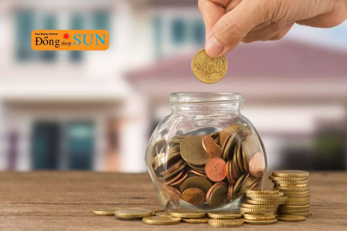 Một cách tiết kiệm tiền hiệu quả là bỏ toàn bộ tiền lẻ vào heo đất vào cuối ngày