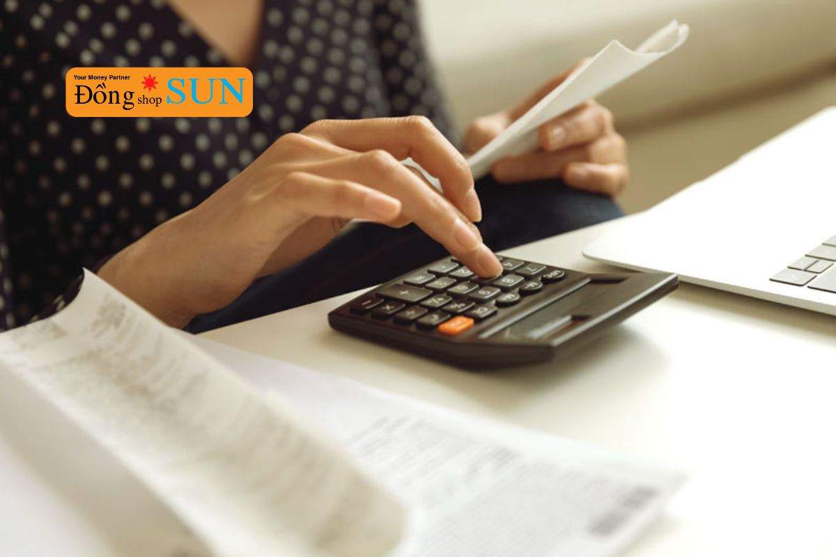 Hãy sử dụng ứng dụng quản lý chi tiêu như Money Lover, Sổ thu chi,....
