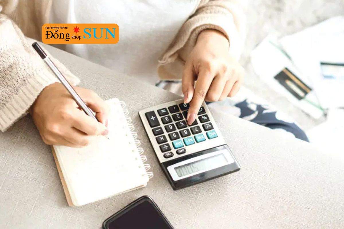 Hãy ghi lại toàn bộ nguồn thu nhập và liệt kê các khoản chi cố định