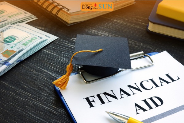 Áp lực sinh hoạt phí