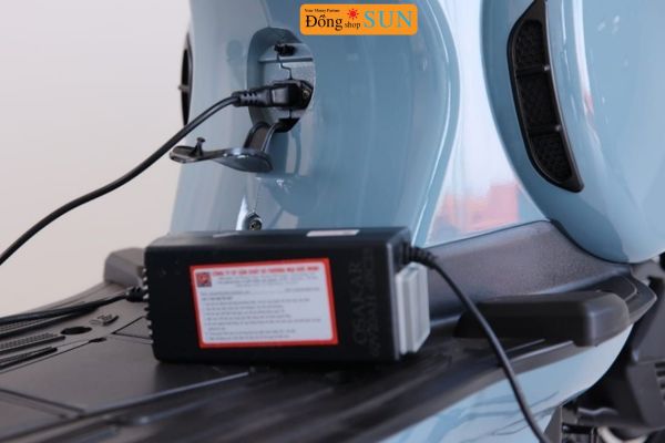 Chờ pin hạ nhiệt trước khi sạc