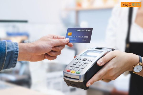 Lạm dụng thẻ tín dụng
