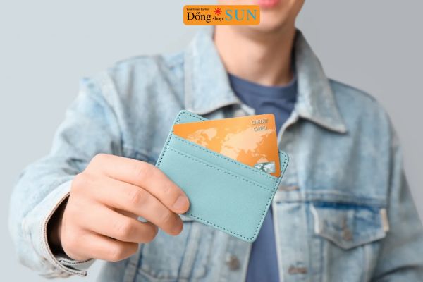 Nên mở Thẻ Ghi Nợ hay Thẻ Tín Dụng?