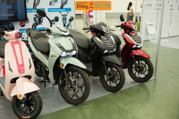 Cầm cà vẹt xe máy, xe máy điện