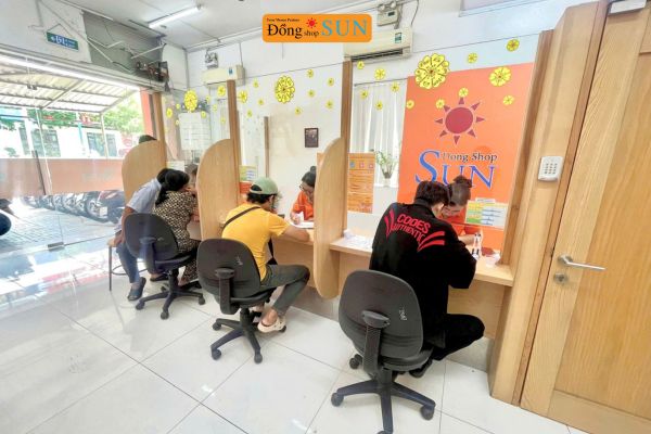 Dong Shop Sun hỗ trợ cầm cà vẹt xe không giữ xe