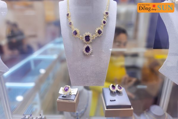 Trang sức cao cấp và đá quý